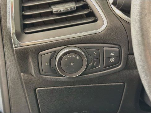 Used 2019 Ford Edge Titanium w/ Equipment Group 301A AWD/4WD image 17