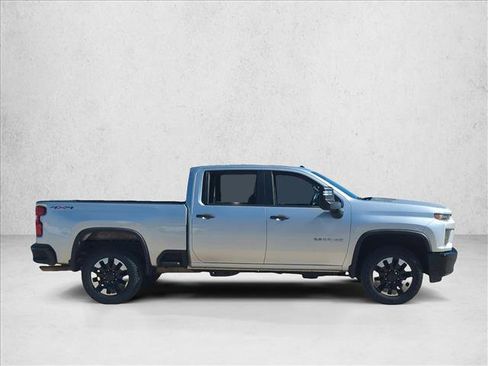 Used 2020 Chevrolet Silverado 2500 Custom w/ Custom Value Package image 4