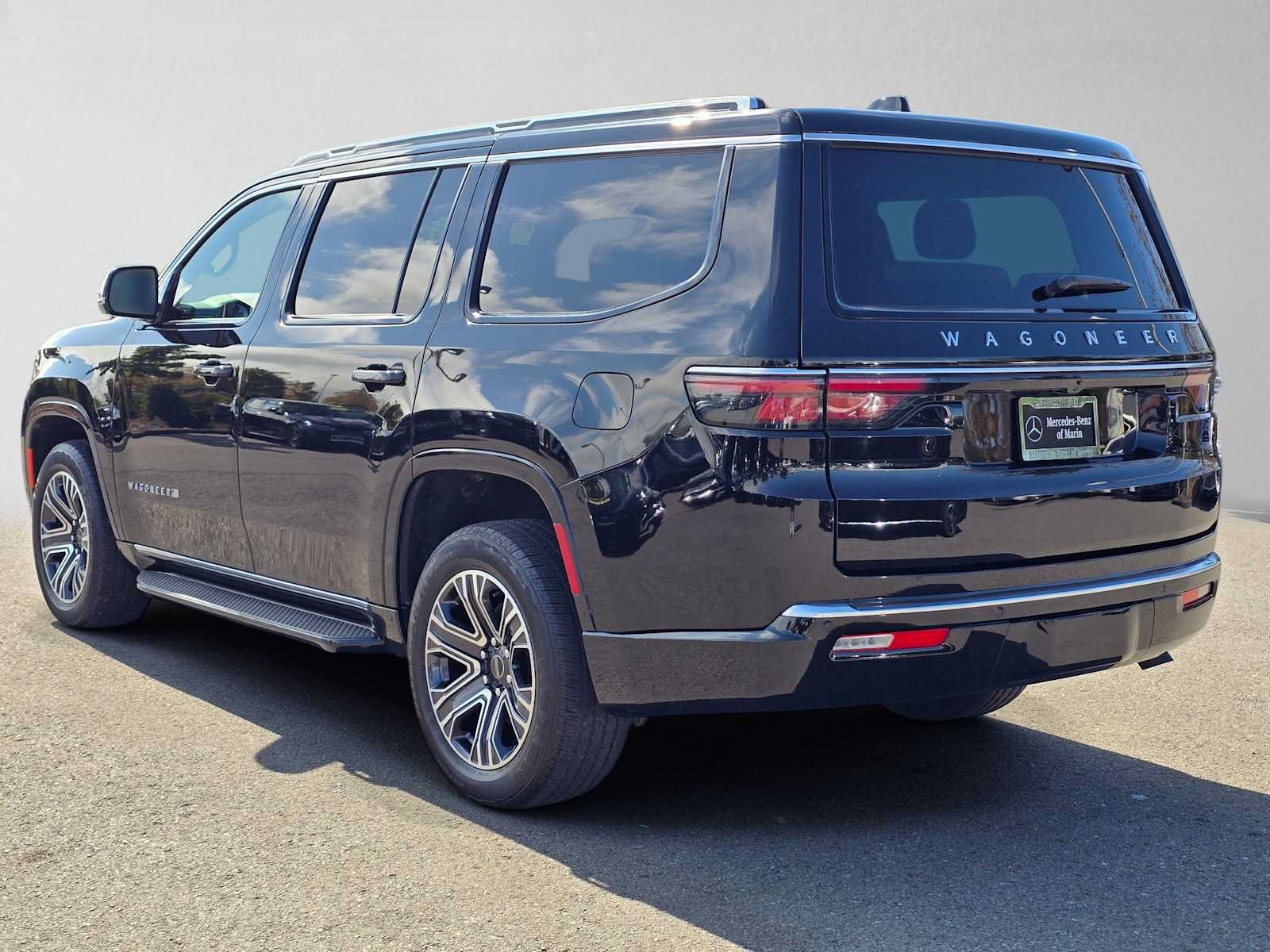 Used 2025 Jeep Wagoneer 4WD image 5