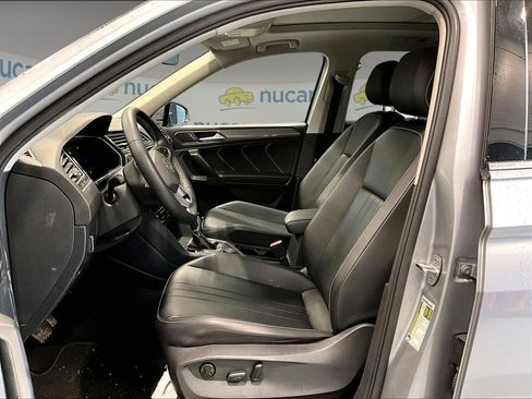 Used 2023 Volkswagen Tiguan SE w/ Panoramic Sunroof Package image 11