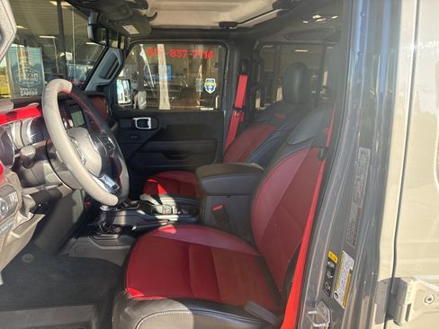 Used 2023 Jeep Wrangler Unlimited Rubicon 4xe image 10