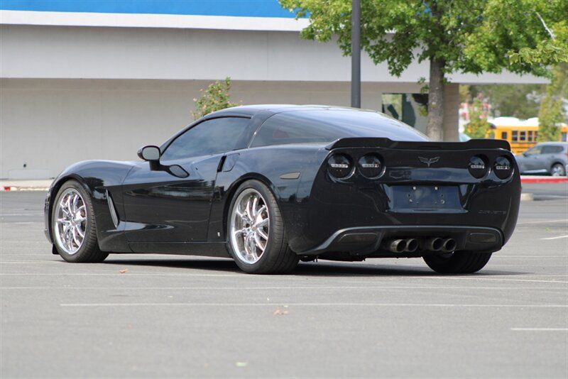 Used 2007 Chevrolet Corvette Coupe RWD image 2