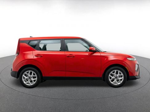Used 2025 Kia Soul LX w/ LX Technology Package FWD image 14