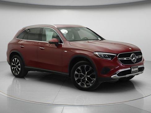 Used 2025 Mercedes-Benz GLC 350e 4MATIC image 32