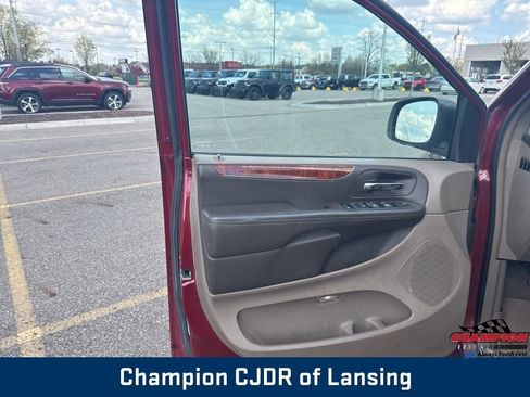 Used 2012 Chrysler Town & Country Touring w/ Entertainment Group #1 FWD image 13