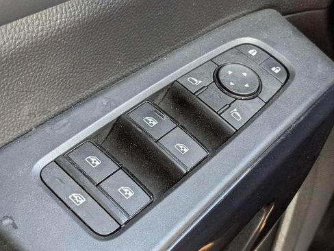 Used 2025 Nissan Pathfinder S FWD image 24