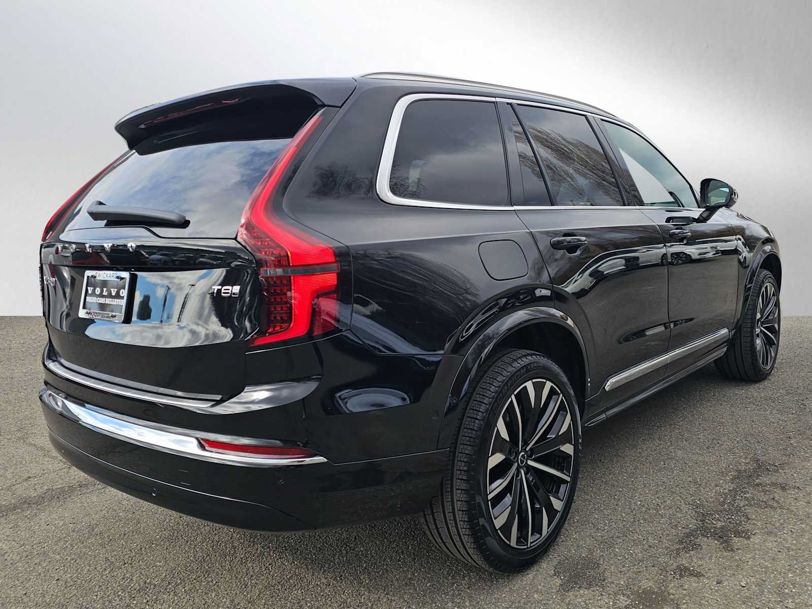 New 2026 Volvo XC90 T8 Plus w/ Protection Package AWD/4WD image 7