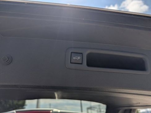 Used 2024 Toyota Highlander LE AWD/4WD image 29