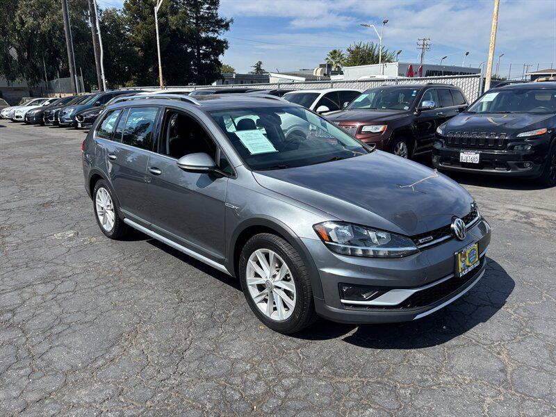 Used 2019 Volkswagen Golf Alltrack S AWD/4WD image 2