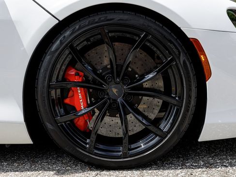 Used 2025 McLaren Artura Spider RWD image 17