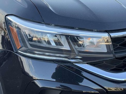 Used 2022 Volkswagen Taos SE image 9