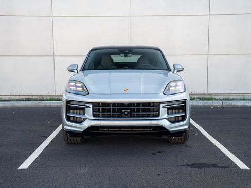 New 2026 Porsche Cayenne GTS image 6