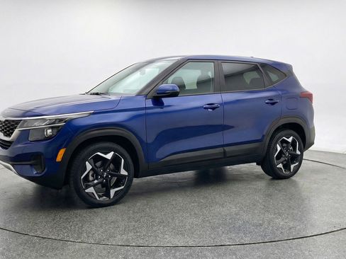 Used 2025 Kia Seltos S image 3