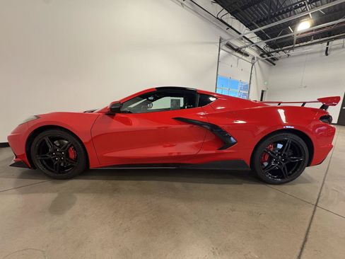 Used 2022 Chevrolet Corvette Stingray Preferred Cpe w/ Z51 Performance Package RWD image 3