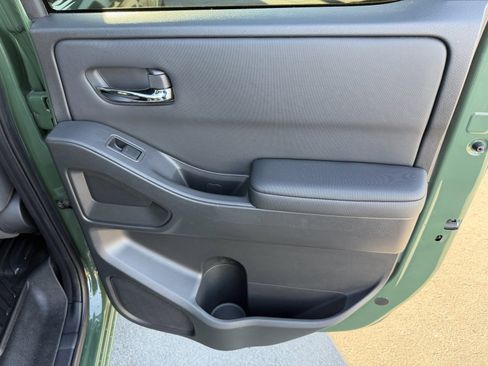 Used 2024 Nissan Frontier SV w/ Technology Package image 18