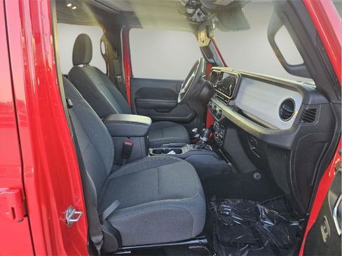 Used 2025 Jeep Wrangler Willys image 18