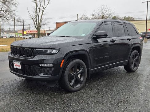 Used 2023 Jeep Grand Cherokee Limited w/ Black Appearance Package image 3