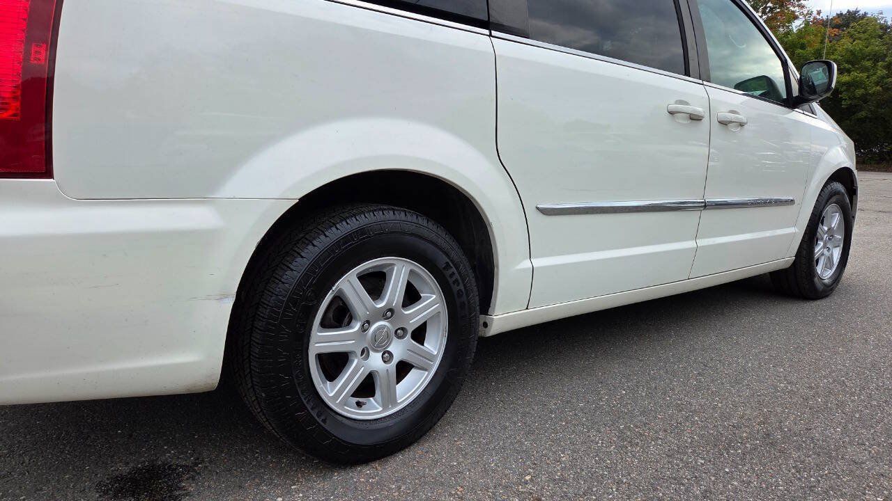 Used 2011 Chrysler Town & Country Touring FWD image 18