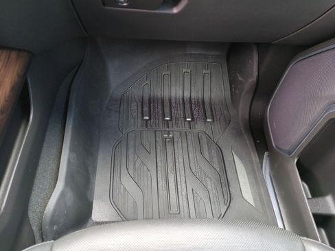 Used 2025 GMC Sierra 1500 SLT w/ SLT Premium Plus Package image 34