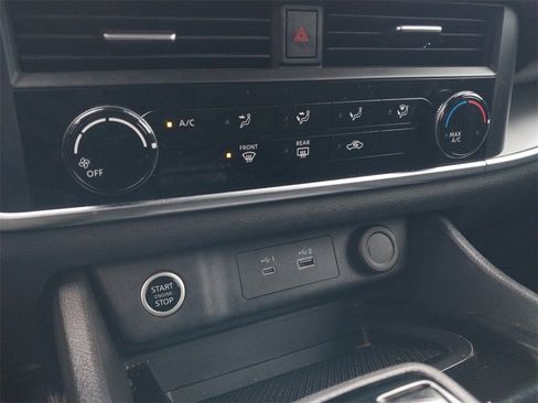 Used 2023 Nissan Rogue S image 17