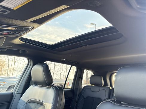 New 2025 Jeep Grand Cherokee Altitude AWD/4WD image 19