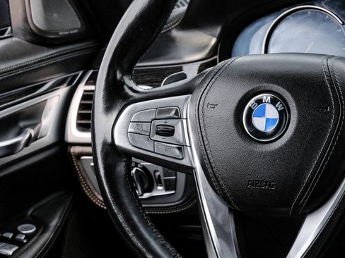 Used 2018 BMW 740i image 23