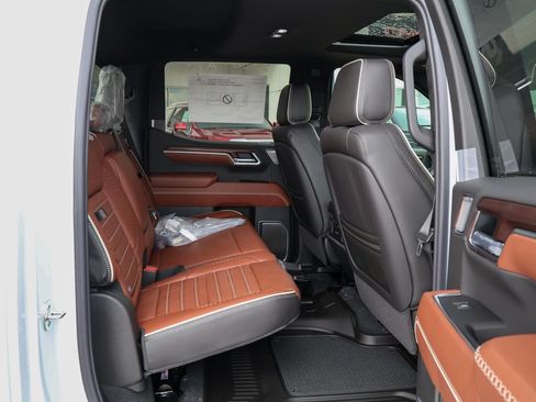 New 2026 GMC Sierra 1500 Denali Ultimate w/ LPO, Black Badging Package AWD/4WD image 33