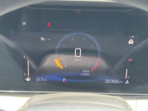 Used 2025 Chevrolet Trax LT FWD image 36