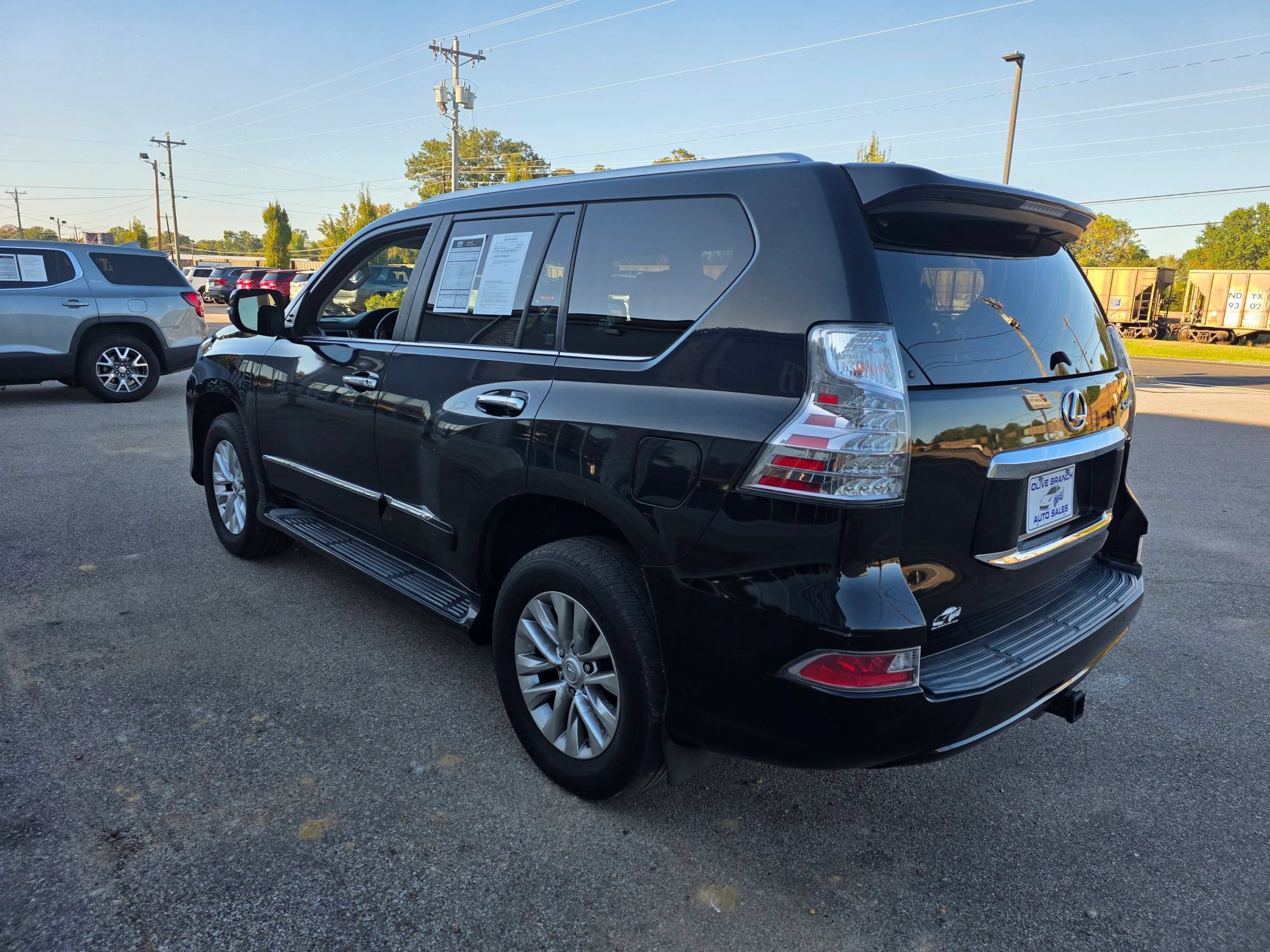 Used 2015 Lexus GX 460 w/ Premium Package AWD/4WD image 3
