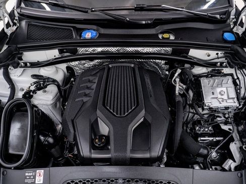 Certified 2025 Porsche Macan AWD/4WD image 29