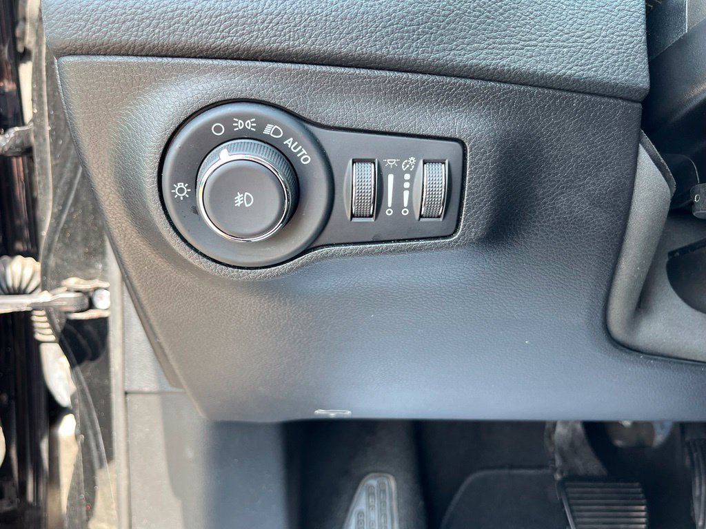 Used 2021 Jeep Compass Latitude FWD image 19