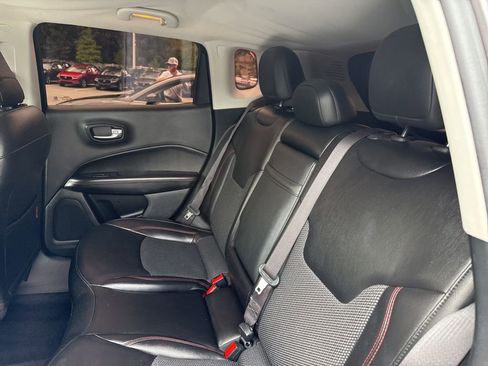 Used 2020 Jeep Compass Trailhawk image 18