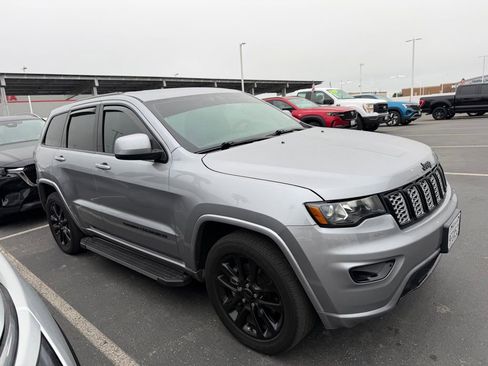 Used 2021 Jeep Grand Cherokee Laredo X RWD image 3