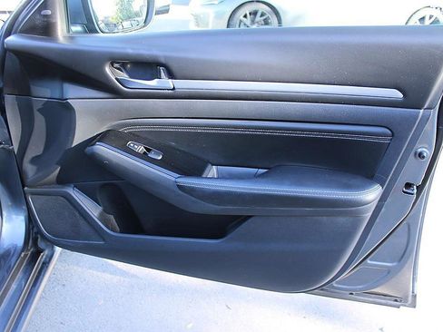 Used 2021 Nissan Altima 2.5 SV FWD image 25