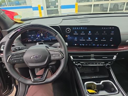 Used 2025 Chevrolet Traverse RS w/ LPO, Floor Liner Package AWD/4WD image 23