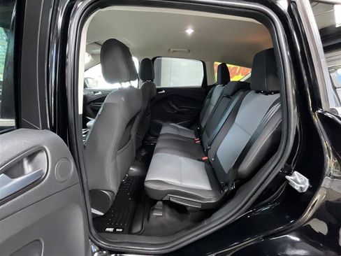 Used 2017 Ford Escape SE w/ Equipment Group 201A FWD image 19