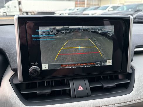 Used 2025 Toyota RAV4 XLE image 22