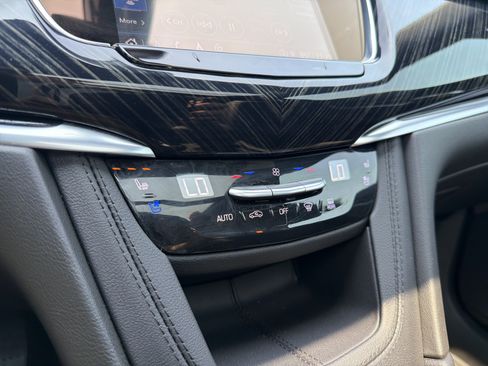 Certified 2025 Cadillac XT6 Premium Luxury FWD image 27
