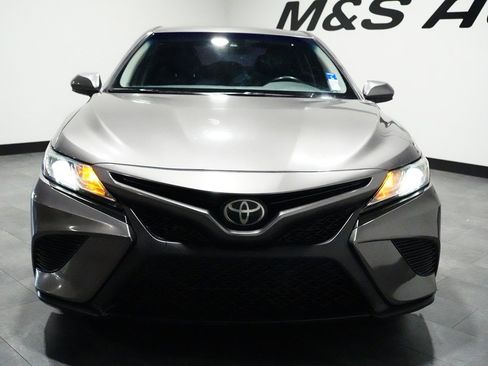 Used 2018 Toyota Camry SE image 7