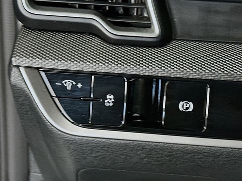 Used 2025 Kia Sportage LX image 17
