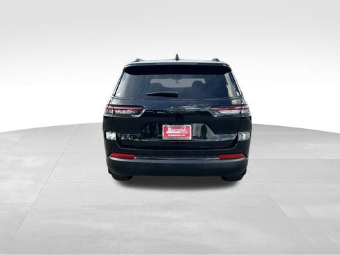 Used 2025 Jeep Grand Cherokee L Limited w/ Black Appearance Package AWD/4WD image 5