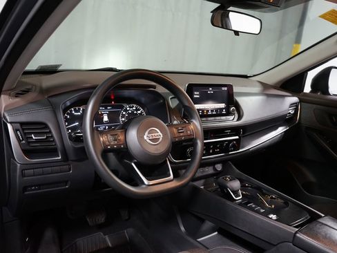 Used 2021 Nissan Rogue S image 11