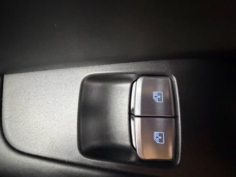 Used 2018 Genesis G90 3.3T Premium RWD image 42