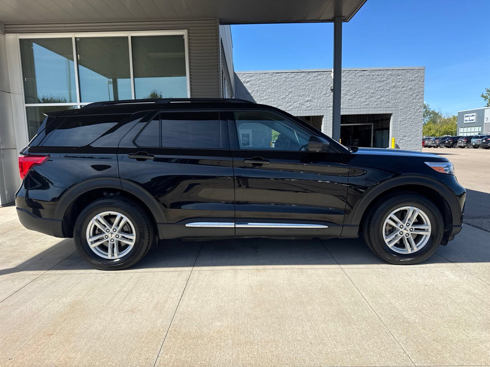 Certified 2024 Ford Explorer XLT w/ Equipment Group 202A AWD/4WD image 9