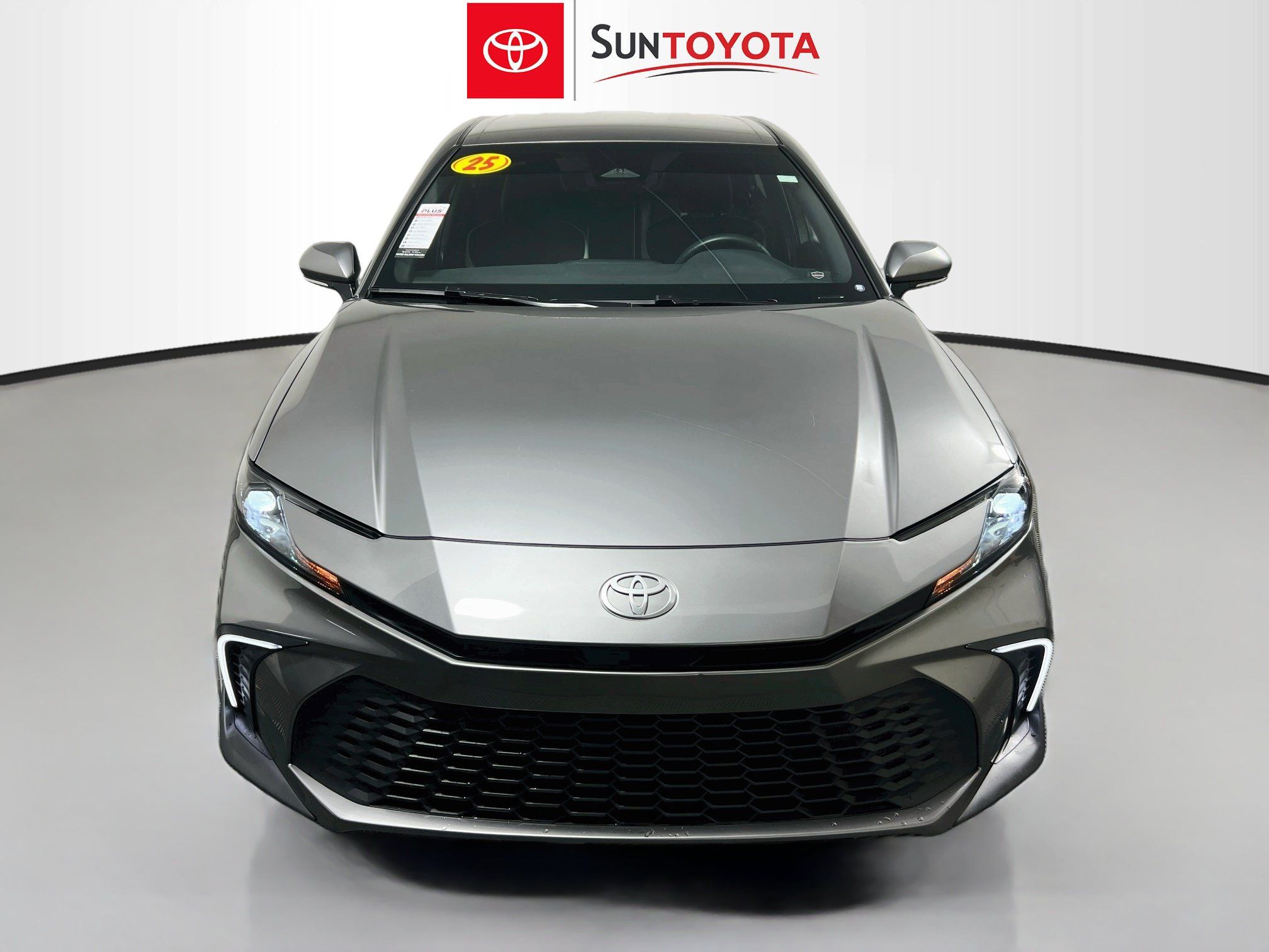 Used 2025 Toyota Camry SE w/ Convenience Package FWD image 10