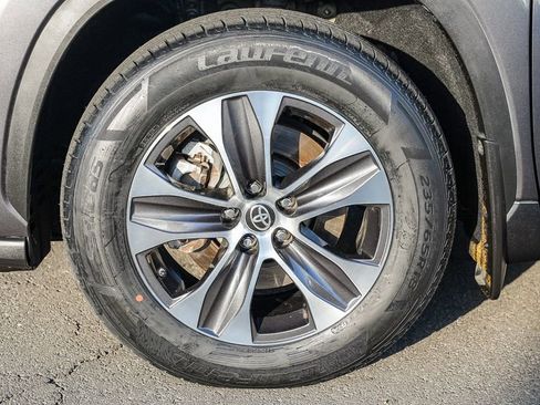 Used 2022 Toyota Highlander XLE image 11