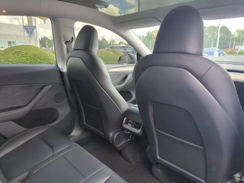 Used 2025 Tesla Model Y Long Range RWD image 27
