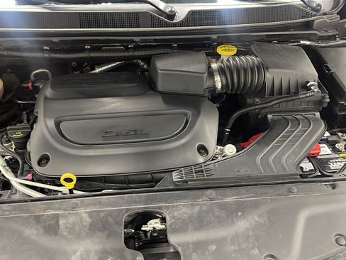 Used 2023 Chrysler Pacifica Touring-L FWD image 26