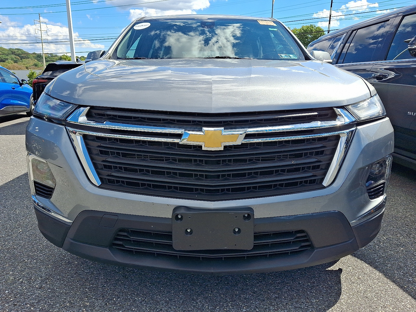Used 2023 Chevrolet Traverse LS w/ Safety Package FWD image 2