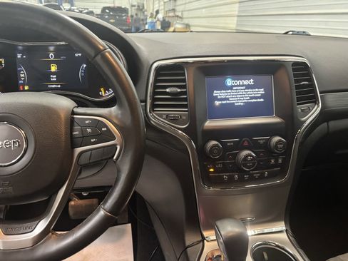 Used 2019 Jeep Grand Cherokee Laredo image 15